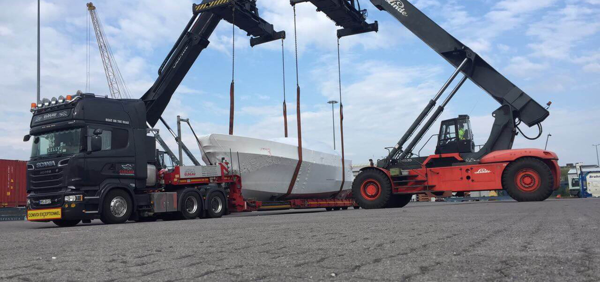 Transport of a MY 44 Pikmeerkruiser 480C from the Shipyard in Grou/NL to sea freight port Lübeck/ D